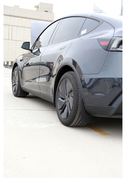 Tesla Model Y Juniper Çift Materyallı Premium Çamurluk, Paçalık Seti,