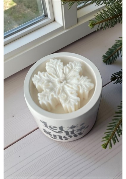Let It Snow Beton Kap Soya Mum – Vanilla & Coconut Kokulu, Dekoratif Yılbaşı Temalı Mum fiyatları