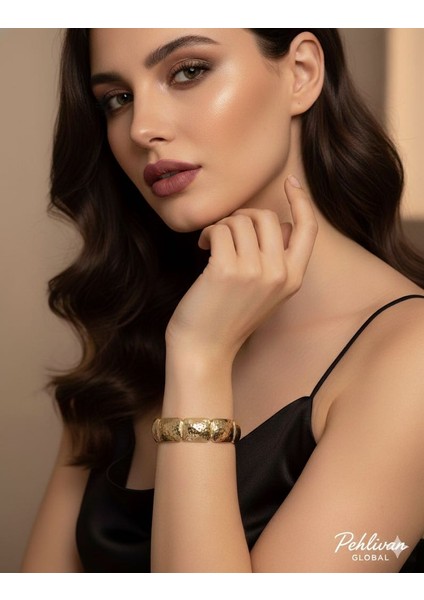 Gold Dövme Çelik Kelepçe Bileklik - Şık ve Modern Tasarım!