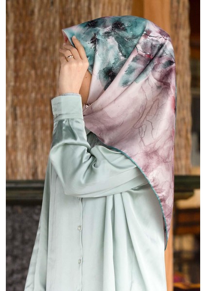 Kirstal Sulu Boya Çiçek Desenli Petrol Yeşili Renkli 90X90 Eşarp (Ipek Içermez) Kenar Dikiş Şekli El Dikişli