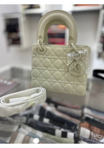 Bej Aksesuar Detaylı El Çantası modelleri