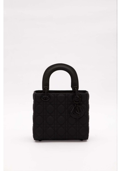 Siyah Kare Aksesuar Detaylı El Çantası