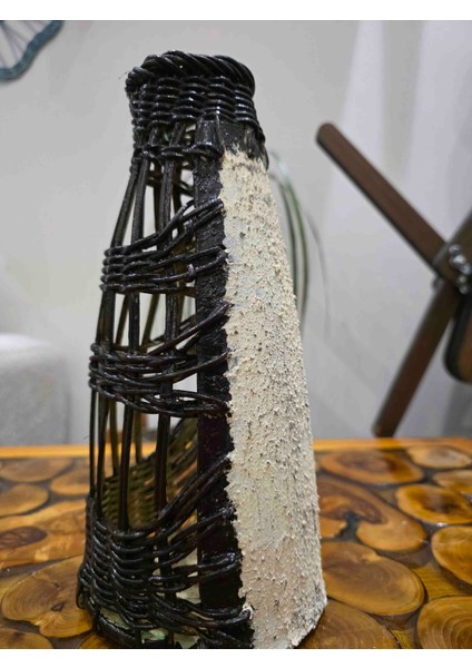 Doğal Rattan Örgü Detaylı Dekoratif Seramik Vazo – El Yapımı Boho Tasarım fırsatları