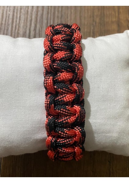 Kırmızı Siyah Paracord Bileklik modelleri