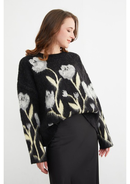 Çiçek Desenli Oversize Triko Kazak fiyatları