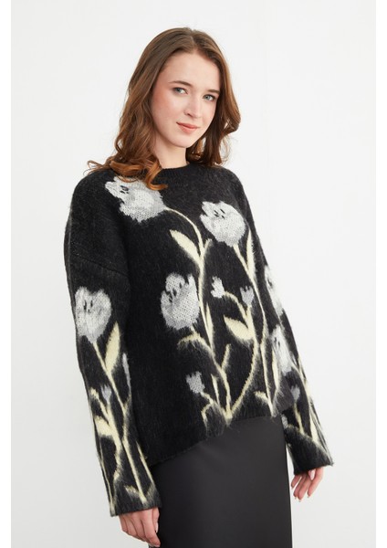 Çiçek Desenli Oversize Triko Kazak