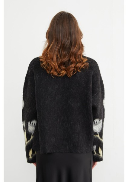 Çiçek Desenli Oversize Triko Kazak