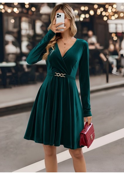 Kadın Uzun Kollu Kruvaze Yakalı Toka Detaylı Mini Kadife Elbise fiyatları