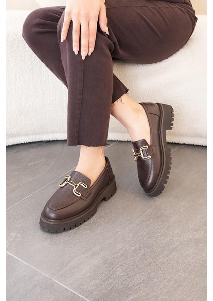 TERESA İTHAL TOKA DETAYLI HAKİKİ DERİ LEOFER KADIN GÜNLÜK AYAKKABI KAHVE