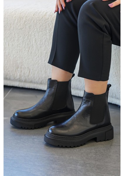 Natalia Poli Taban Yan Lastik Detaylı Hakiki Deri Kadın Bot Siyah