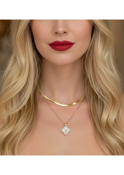 Yonca Detaylı ve İtalyan Zincirli Zirkon Taşlı Çelik Kararmayan Kolye