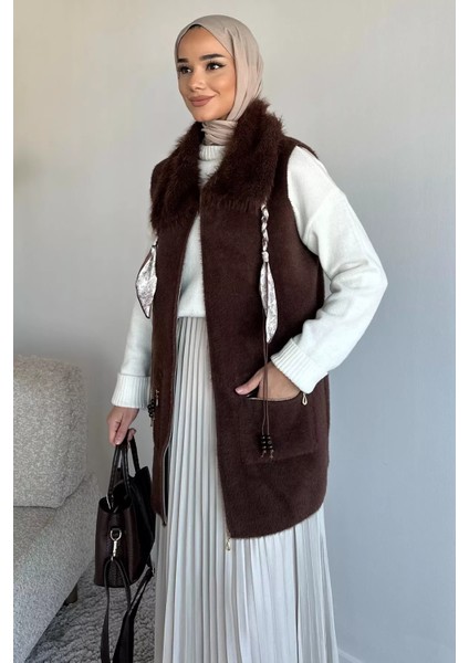 Gülseli Peluş Detaylı Fular Aksesuarlı Çift Cepli Tesettür Triko Yelek P-00019688 fiyatları