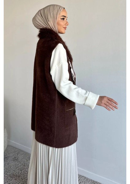 Gülseli Peluş Detaylı Fular Aksesuarlı Çift Cepli Tesettür Triko Yelek P-00019688 modelleri