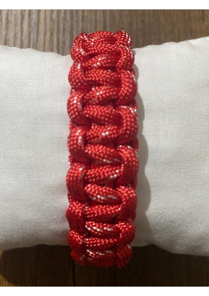 Kırmızı Üstü Beyaz Noktalı Paracord Bileklik modelleri