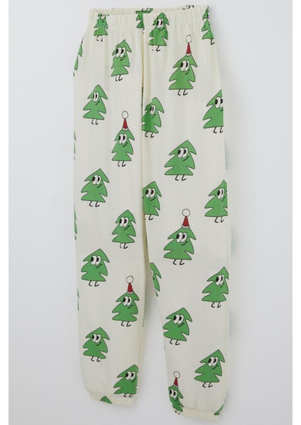 Erkek Çocuk Pijama Takımı Yılbaşı Temalı Gülümseyen Zıp Zıp Çamlar 4-8 Yaş, Krem