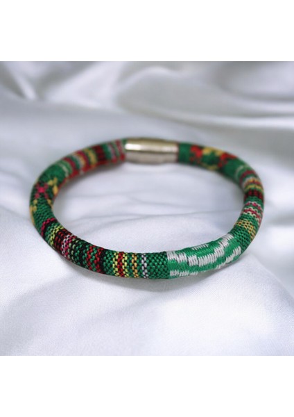 El Yapımı Yeşil Kilim Motifli Unisex Dokuma Bileklik | Mıknatıs Kapama – 4 Farklı Beden modelleri