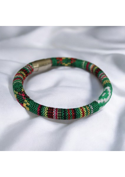 El Yapımı Yeşil Kilim Motifli Unisex Dokuma Bileklik | Mıknatıs Kapama – 4 Farklı Beden fırsatları