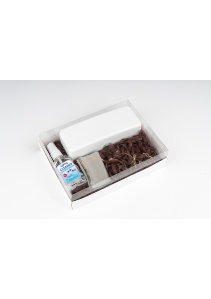 “gözlük Bakım Seti: Gözlük Kabı, Ipi, Mendili ve Losyonuyla Tam Koruma, Hediye Kutusu Içinde'' modelleri