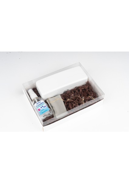 “gözlük Bakım Seti: Gözlük Kabı, Ipi, Mendili ve Losyonuyla Tam Koruma, Hediye Kutusu Içinde'' fırsatları