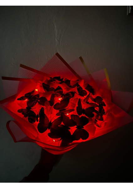 Mor Işıklı Kelebek Buketi fırsatları