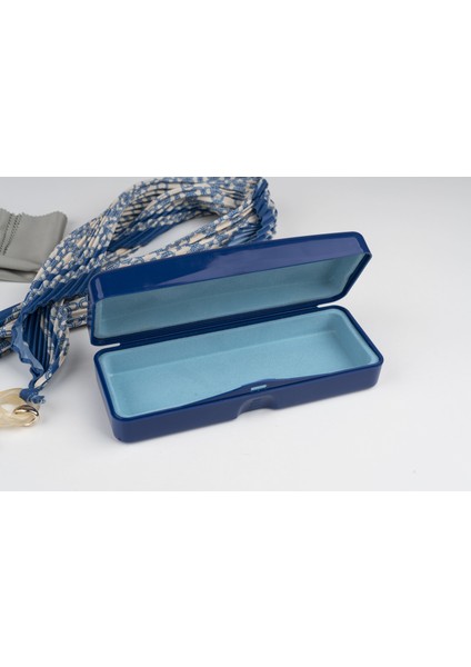 “gözlük Bakım Seti: Gözlük Kabı, Ipi, Mendili ve Losyonuyla Tam Koruma, Hediye Kutusu Içinde'' fiyatları