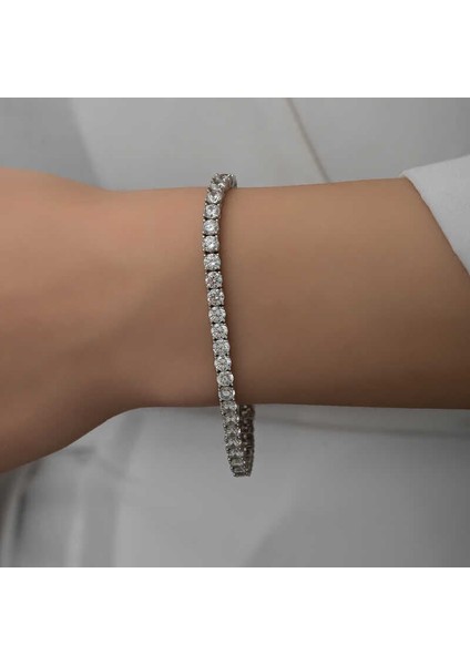 Gümüş 4 mm Beyaz Taşlı Su Yolu Kadın Bileklik fırsatları