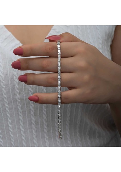 Gümüş Beyaz Taşlı Su Yolu Kadın Bileklik