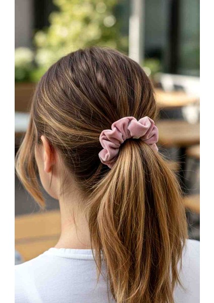 Kendinden Simli Kadife Scrunchie – Yumuşak ve Işıltılı Saç Tokası Lastikli Toka| Şık & Rahat Kullanım modelleri