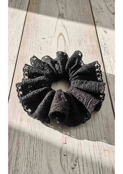 Brode Fisto Kumaş Dantelli Simit Toka – Vintage Nakışlı, Scrunchie