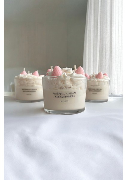 Çilek ve Krem Şantili Bardak Mum