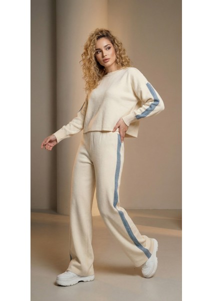 Oversize Crop Triko Sweatshirt ve Yanı Çizgili Bol Paça Pantolon Takımı modelleri