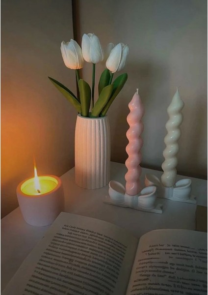 Fransız Burgu Desen Vanilya Esans Şamdan Mum (1 Adet Pembe 1 Adet Beyaz) fiyatları