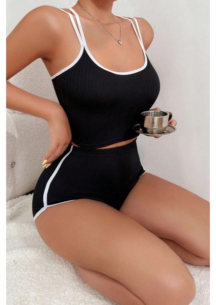 Kadın Siyah Beyaz Çapraz Lastik Detaylı Kaşkorse Şortlu Gecelik Takımı fırsatları