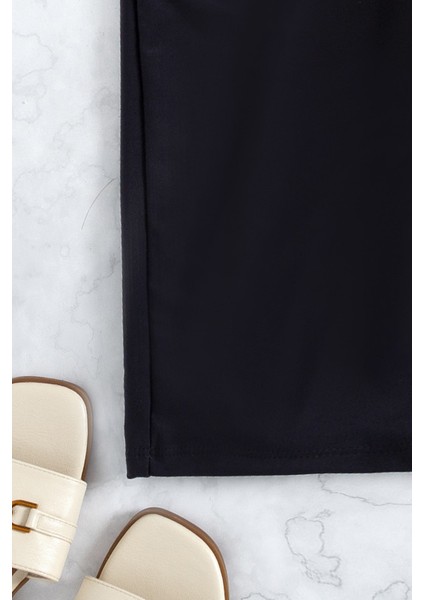 Kadın Siyah Önden Bağcıklı Deniz Şortu indirimleri