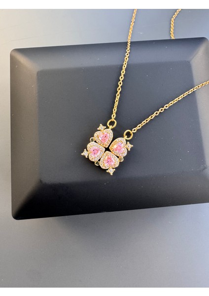 Işıklı Kutuda Mıknatıslı Gold Yonca Kolye Çelik modelleri