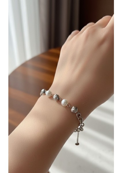 Kadın Inci ve Top Detaylı Çelik Bileklik