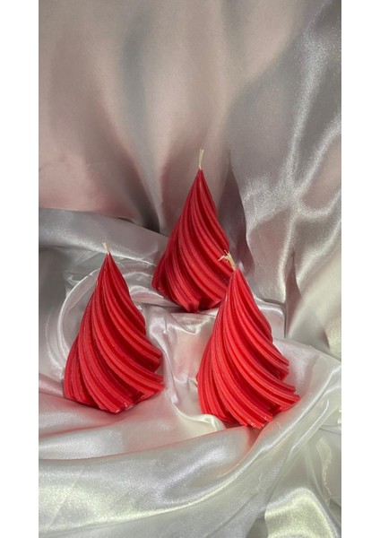 Üç Adet Kırmızı Spiral Çam Ağacı