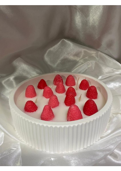 Çilekli Pasta Görünümlü Büyük Kase Kokulu Mum