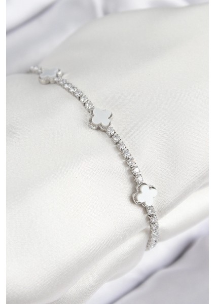 Pirinç Zirkon Taşlı Yonca Gümüş Renk Kadın Bileklik