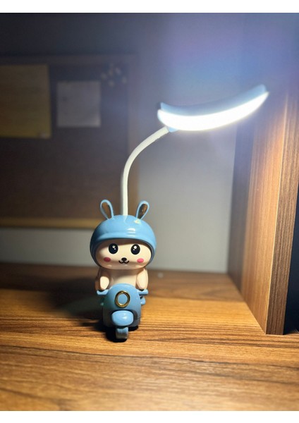 Karikatür LED Masa Lambası Sevimli Hayvan Sürüşü Motosiklet Şekli USB Şarj Masa Göz Bakım Işığı Okuma Öğrenme Için