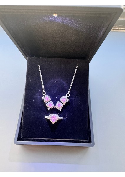 Işıklı Kutuda Gümüş Renk Mıknatıslı Yonca Kolye-Yüzük Seti Çelik fiyatları