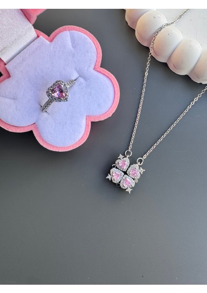 Işıklı Kutuda Gümüş Renk Mıknatıslı Yonca Kolye-Yüzük Seti Çelik fırsatları