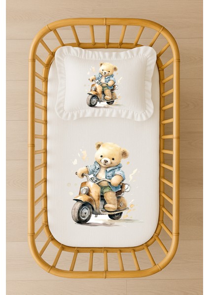 Isimli Bebek Nevresim Takımı 70X120 – Scooter Sürüşlü Ayıcık Tasarım Fırfırlı Dolgulu Yastıklı