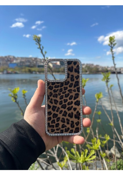 iPhone 11 Pro Uyumlu Leopar Baskılı Deri Kenarları Taşlı Kılıf