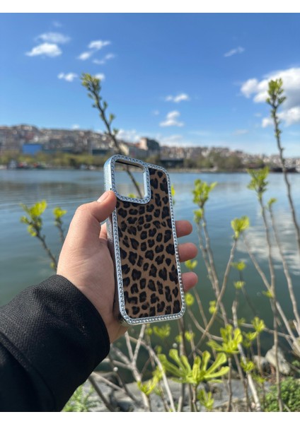 iPhone 11 Pro Uyumlu Leopar Baskılı Deri Kenarları Taşlı Kılıf fırsatları