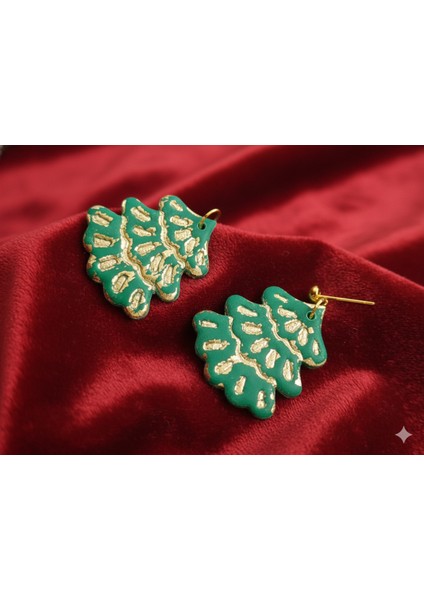 Emerald Tree Luxe – El Yapımı Yeşil & Gold Yılbaşı Çam Ağacı Küpe | Polimer Kil | 5 cm modelleri