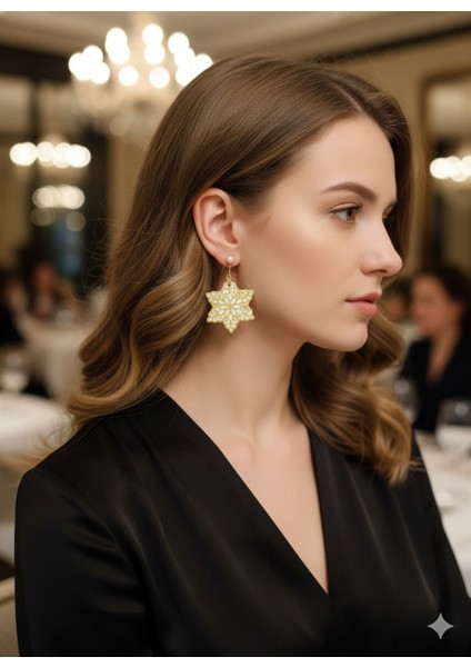 Golden Snowflake – El Yapımı Altın Detaylı Kar Tanesi Polimer Kil Küpe | 5 cm fırsatları