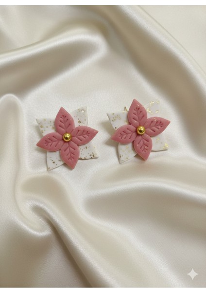 Fleur Rosé – El Yapımı Çiçek Formlu Polimer Kil Küpe | Altın Detaylı | 5 cm