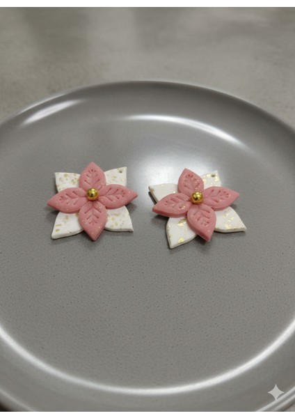 Fleur Rosé – El Yapımı Çiçek Formlu Polimer Kil Küpe | Altın Detaylı | 5 cm modelleri