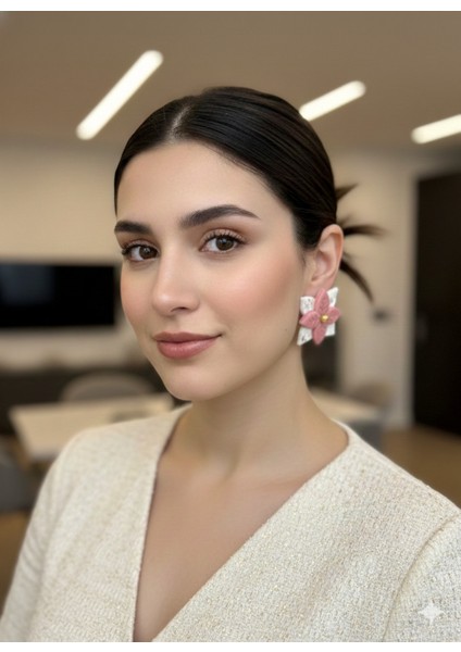 Fleur Rosé – El Yapımı Çiçek Formlu Polimer Kil Küpe | Altın Detaylı | 5 cm fırsatları